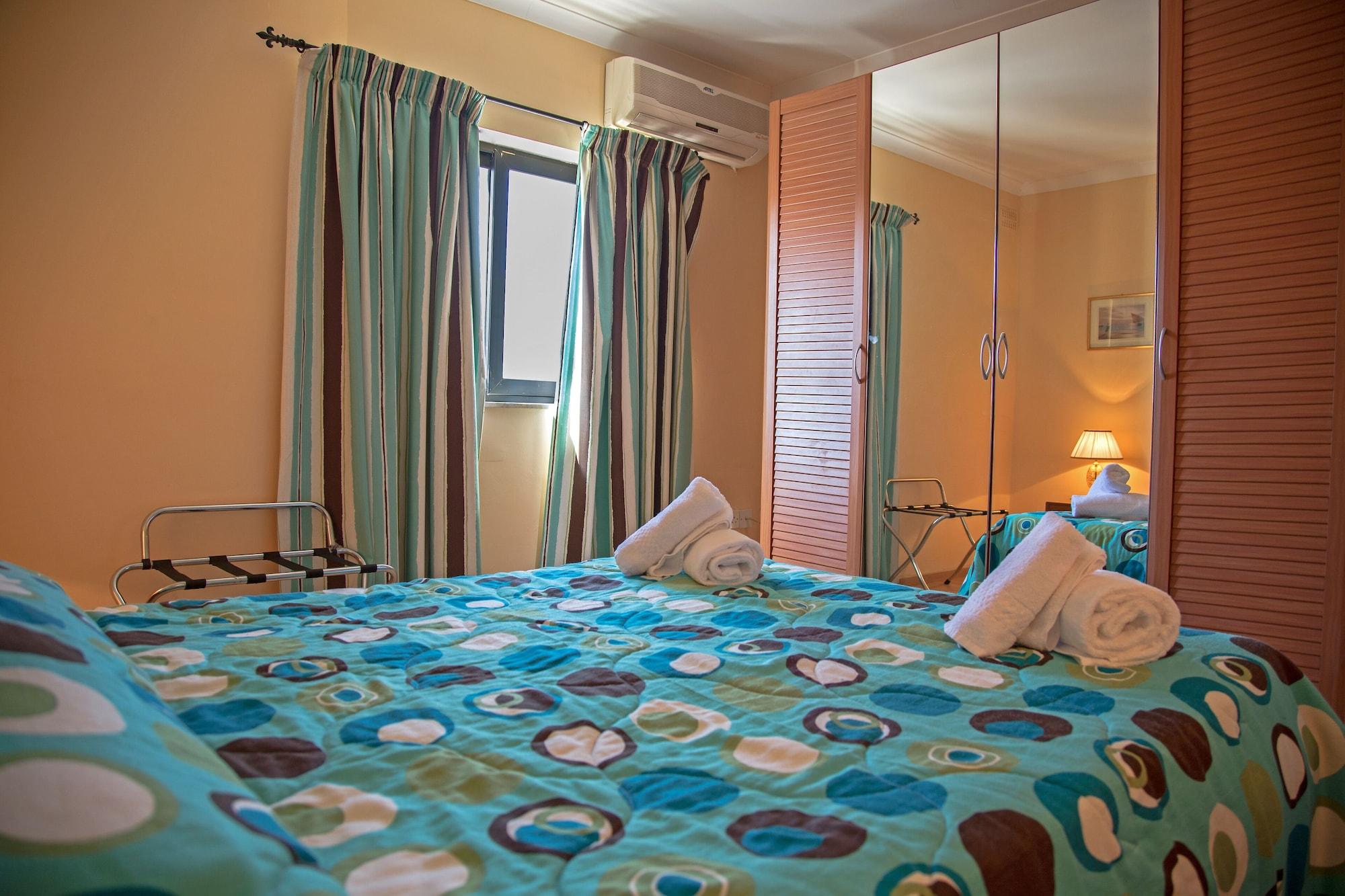 White Dolphin Complex Aparthotel Qawra Bagian luar foto