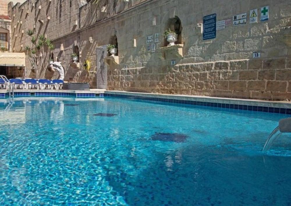 White Dolphin Complex Aparthotel Qawra Bagian luar foto