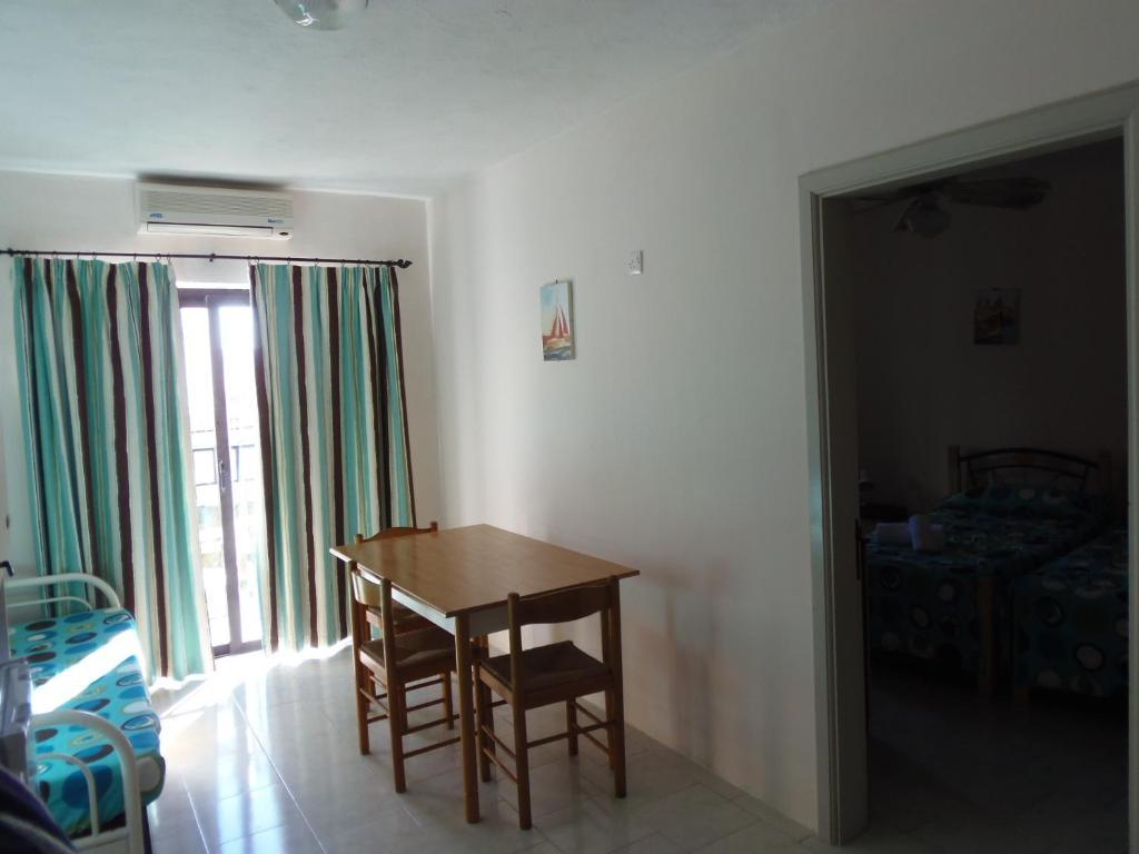 White Dolphin Complex Aparthotel Qawra Bagian luar foto