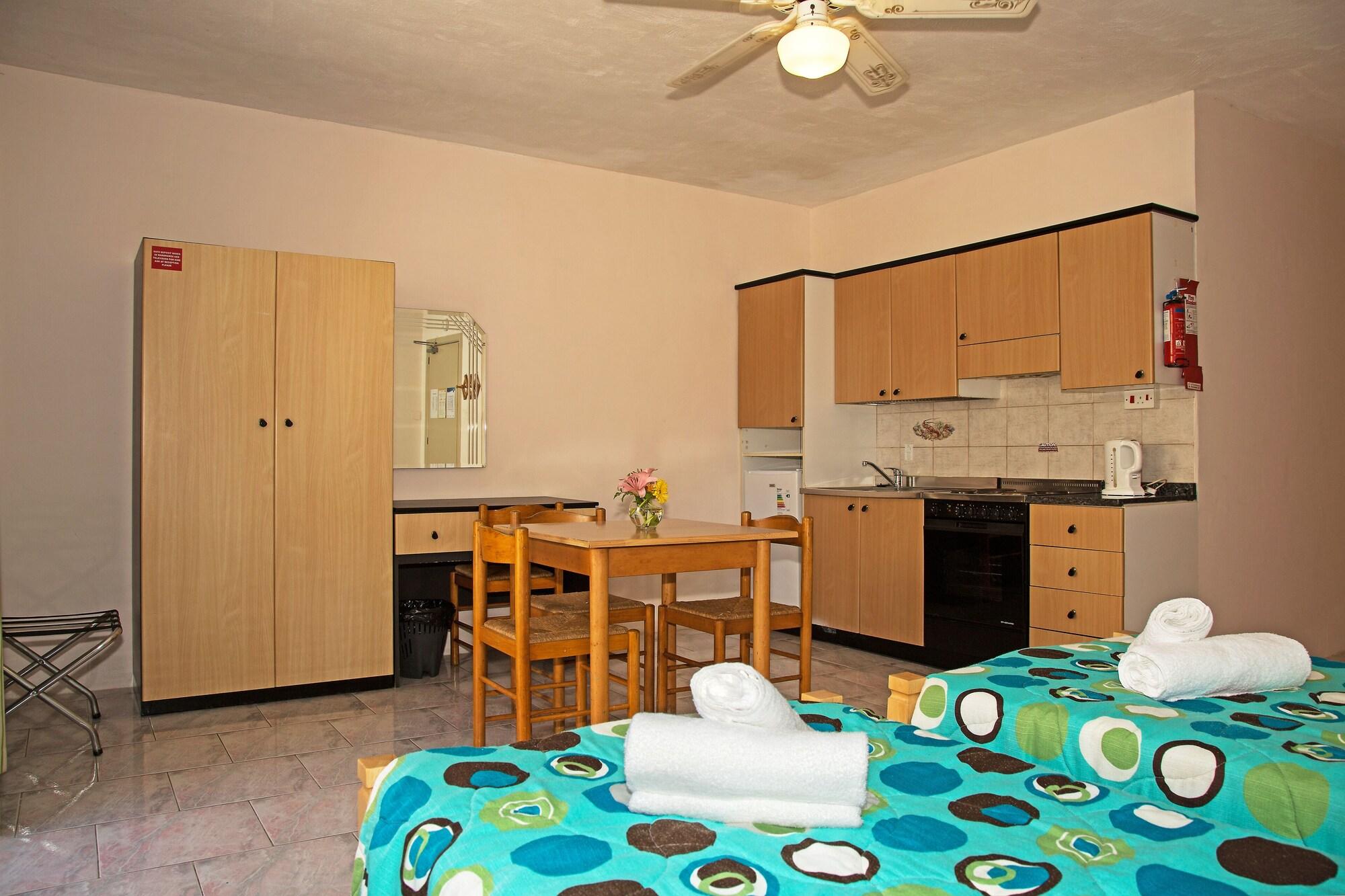 White Dolphin Complex Aparthotel Qawra Bagian luar foto