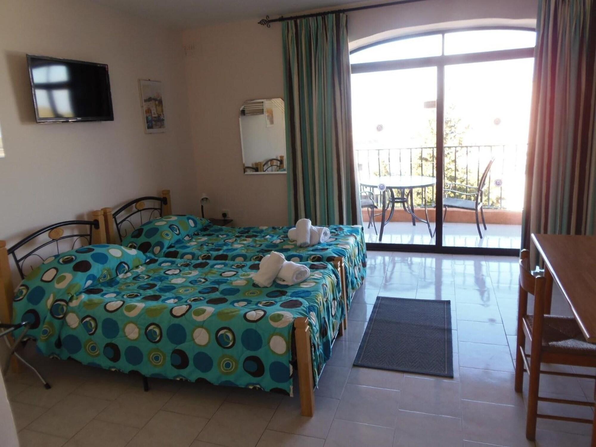 White Dolphin Complex Aparthotel Qawra Bagian luar foto
