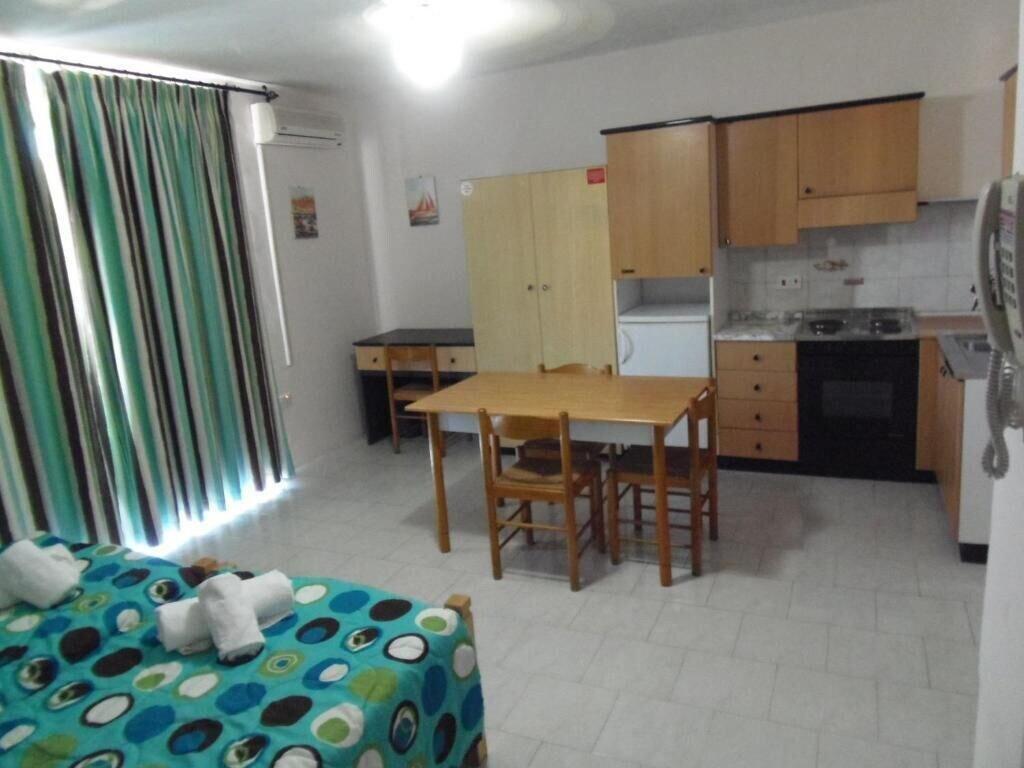 White Dolphin Complex Aparthotel Qawra Bagian luar foto