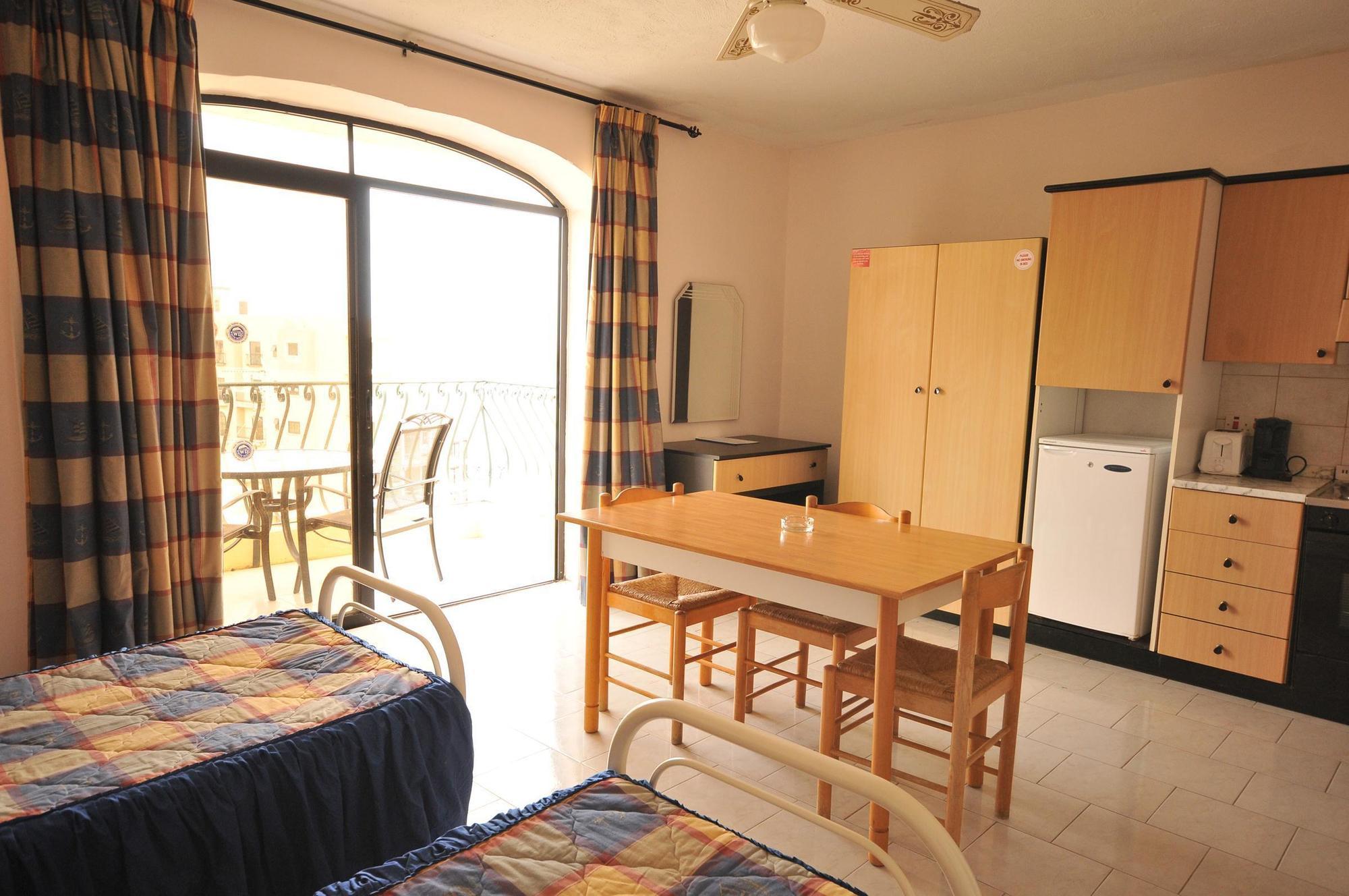 White Dolphin Complex Aparthotel Qawra Bagian luar foto