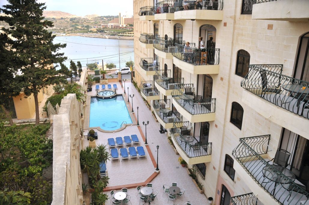 White Dolphin Complex Aparthotel Qawra Bagian luar foto