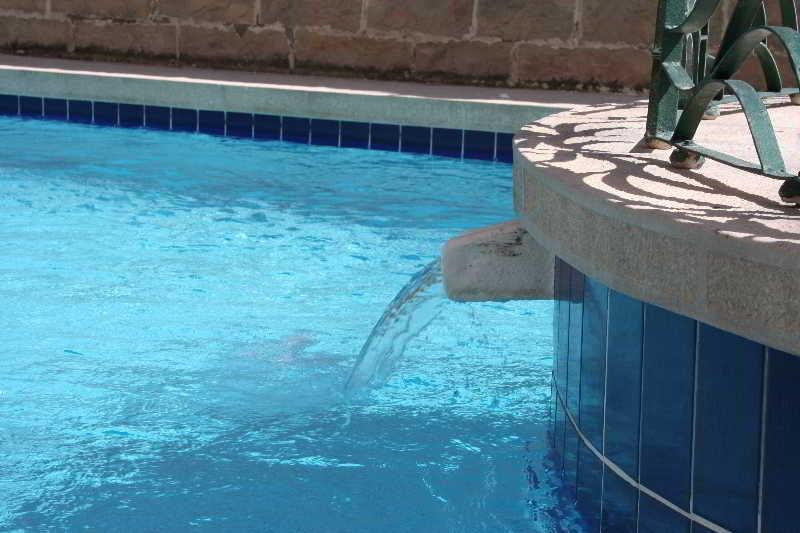 White Dolphin Complex Aparthotel Qawra Bagian luar foto