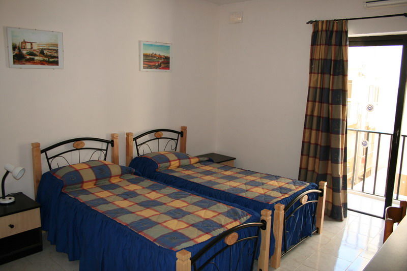 White Dolphin Complex Aparthotel Qawra Bagian luar foto