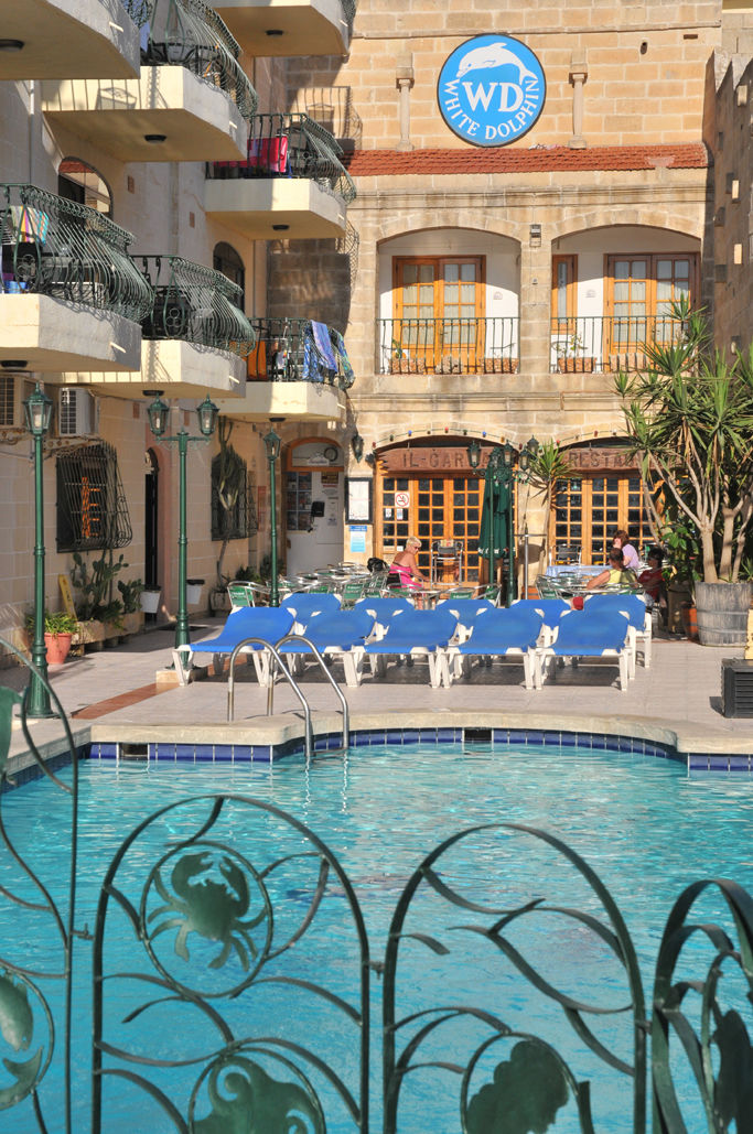 White Dolphin Complex Aparthotel Qawra Bagian luar foto