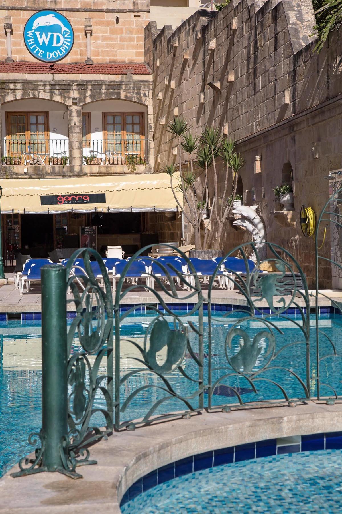 White Dolphin Complex Aparthotel Qawra Bagian luar foto