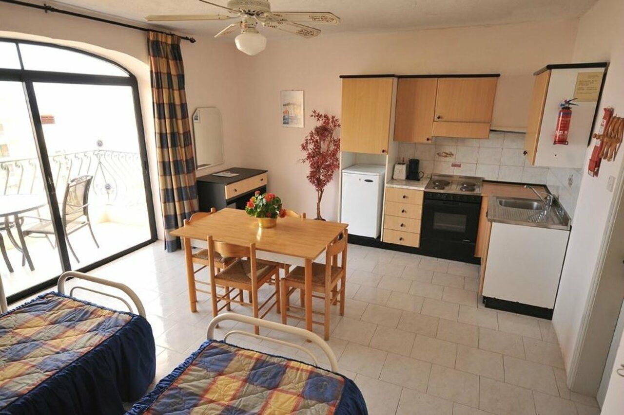 White Dolphin Complex Aparthotel Qawra Bagian luar foto