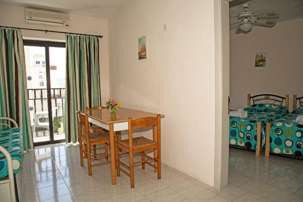 White Dolphin Complex Aparthotel Qawra Bagian luar foto